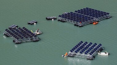 parc solaire flottant au Lac des Toules | © Romande Energie / Valentin Flauraud